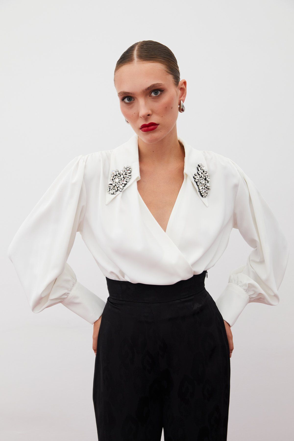 Aksesuar Detaylı Bodysuit Bluz - EKRU