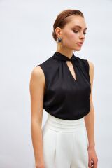 Yaka Detaylı Saten Bluz - Siyah