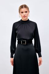 Yaka Detaylı Saten Bluz - Siyah