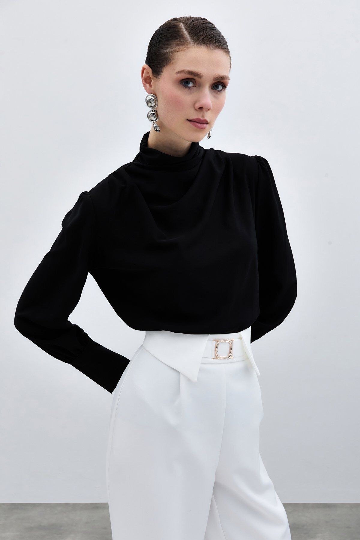 Drape Detaylı Bluz - Siyah