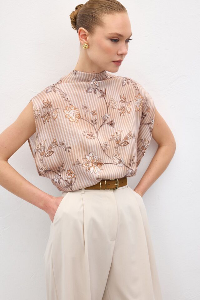 Kısa Kollu Desenli Bluz