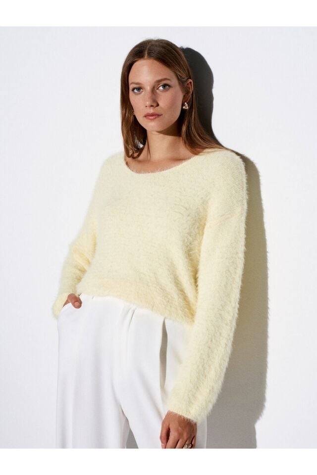 Kayık Yaka Yumuşak Dokulu Triko Kazak