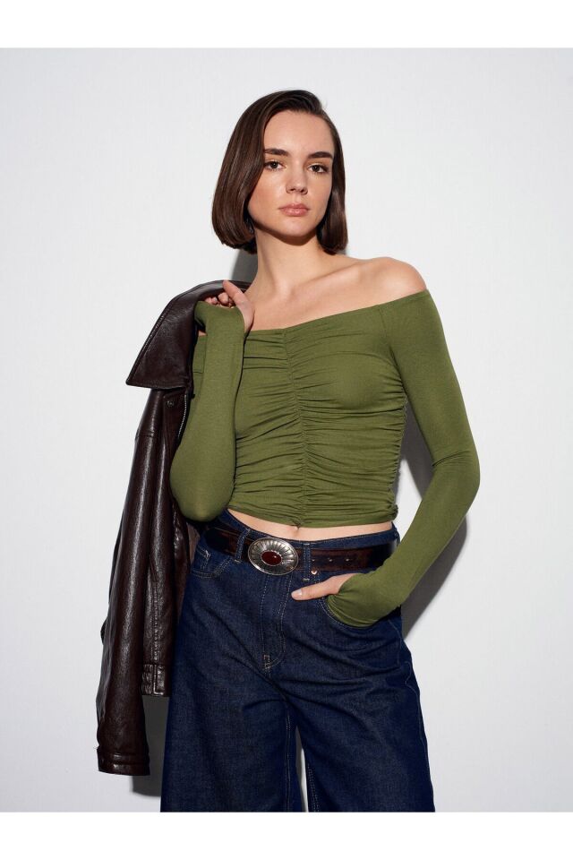 Omuzları Açık Büzgülü Top