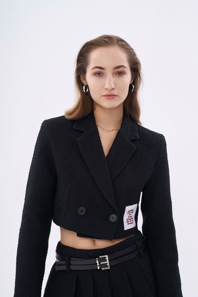 Etiket Aksesuarlı Tek Düğmeli Crop Blazer Ceket