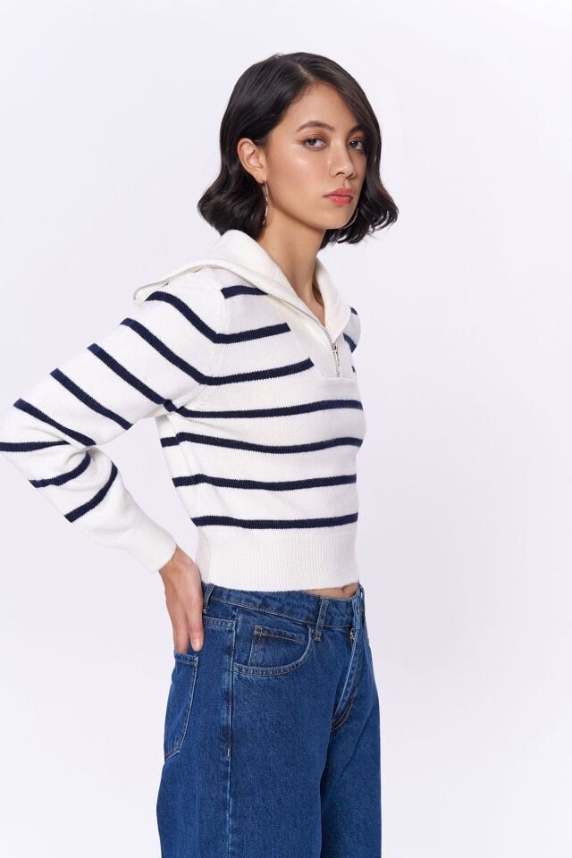 Yakası Fermuarlı Çizgili Triko Kazak