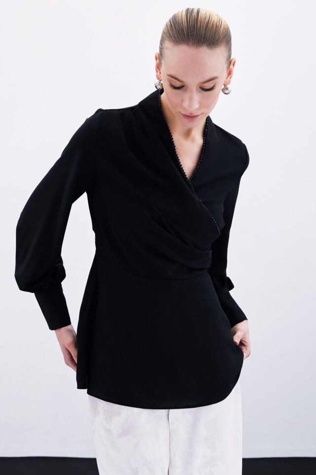 Boncuklu Yaka Kruvaze Bluz