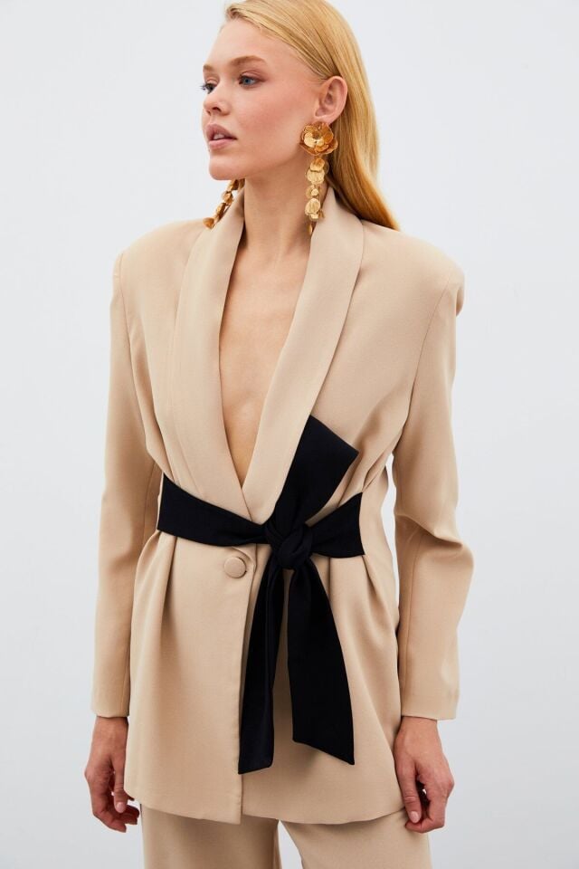 Beli Kuşaklı Uzun Ceket
