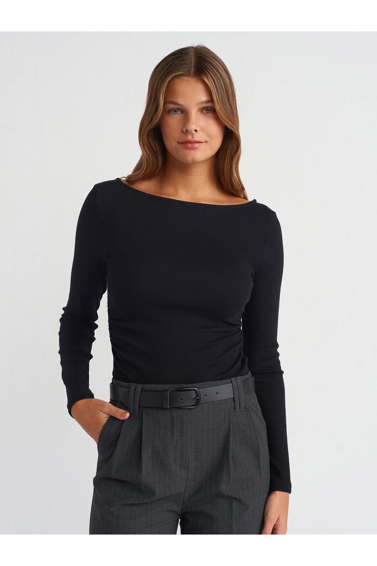 31401 Büzgülü Kayık Yaka Top